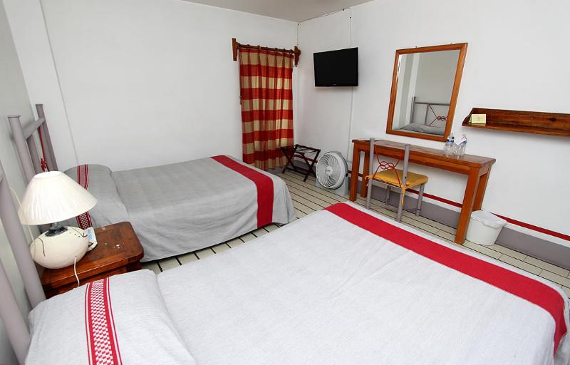 Habitación Triple Estándar, Posada El Cid