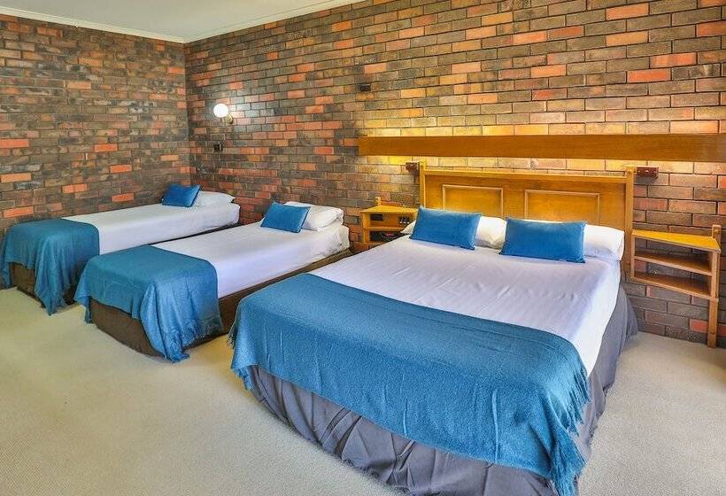 패밀리 룸, Two Rivers Motel