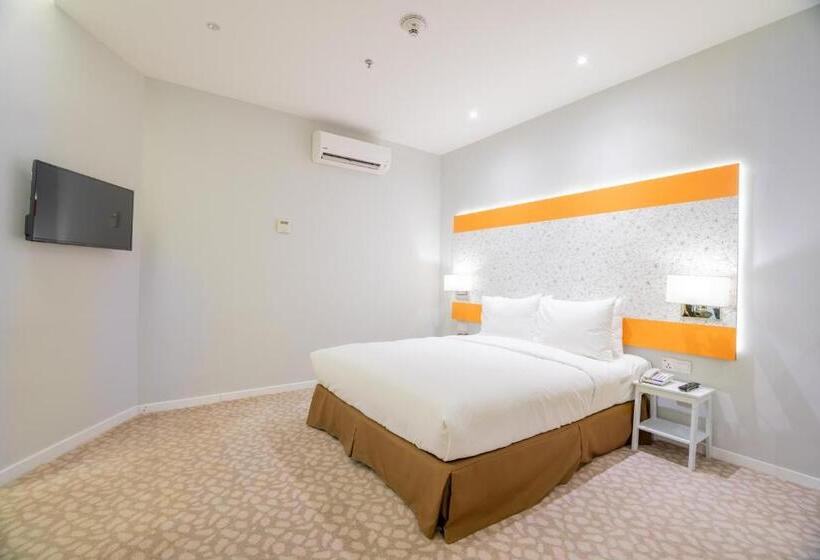 Номер Стандарт Адаптированный для Инвалидов, Holiday Inn Express & Suites Johor Bahru By Ihg