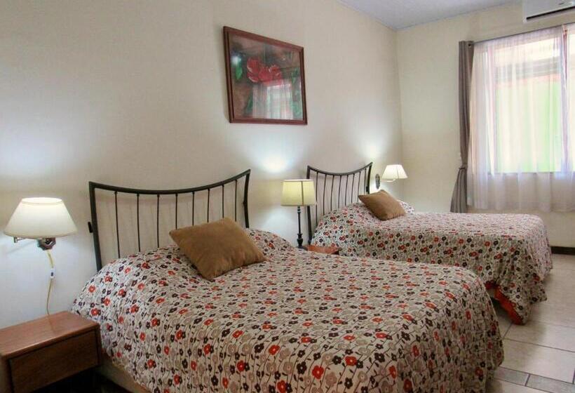 اتاق خانوادگی, La Guaria Inn & Suites