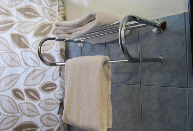 Economy Triple Room, La Guaria Inn & Suites
