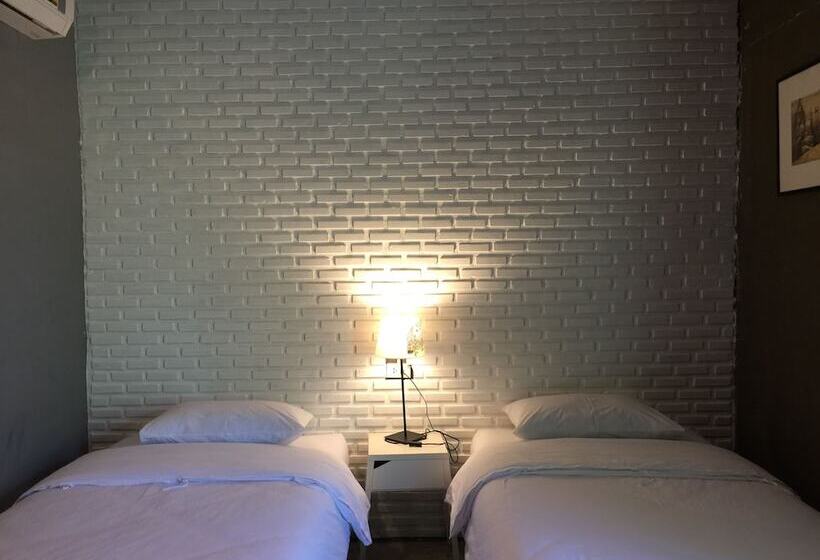 스탠다드 룸, Nokhook House