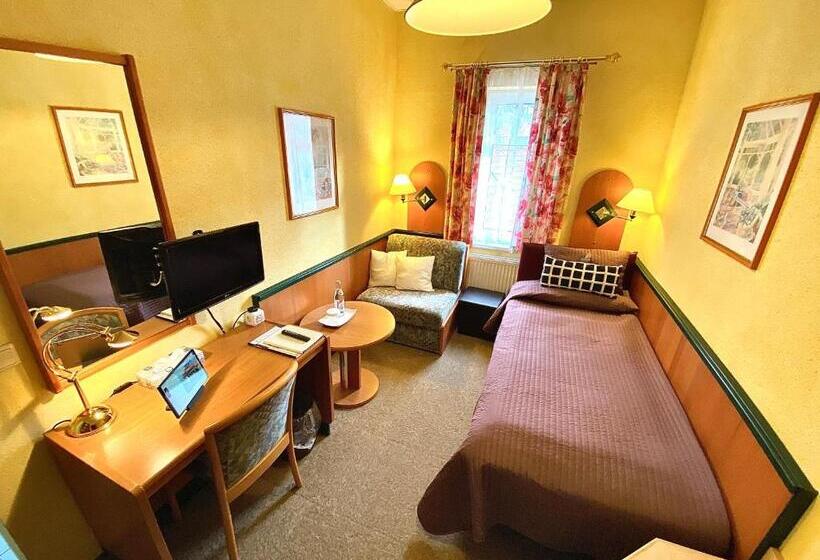 Номер Economy Индивидуальный, Amadeus Boutique Hotel Deutscher Hof Inn & Suites