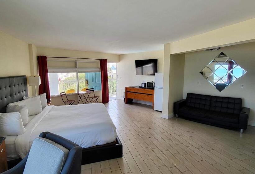 스위트 킹사이즈 침대, Chateau Mar Beach Resort