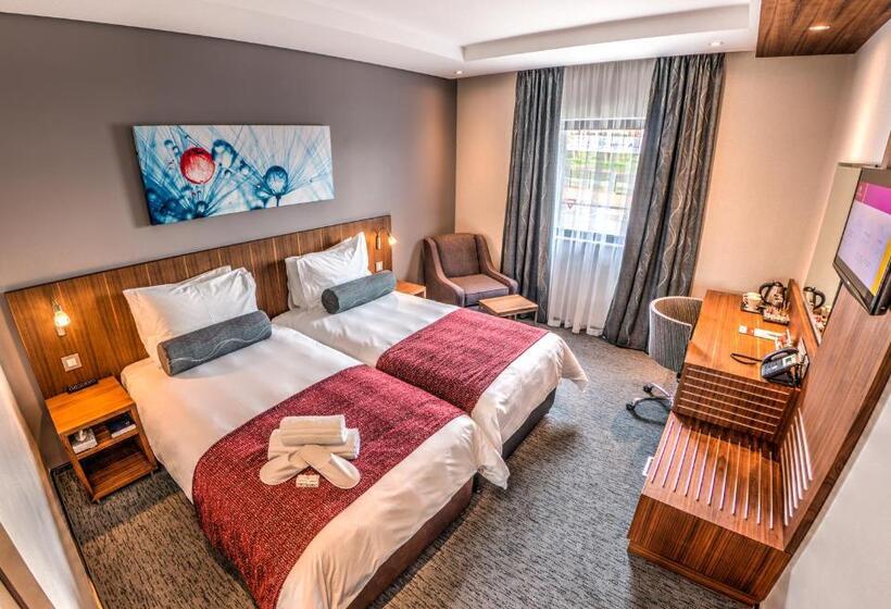 Номер Стандарт, City Lodge Hotel Waterfall City