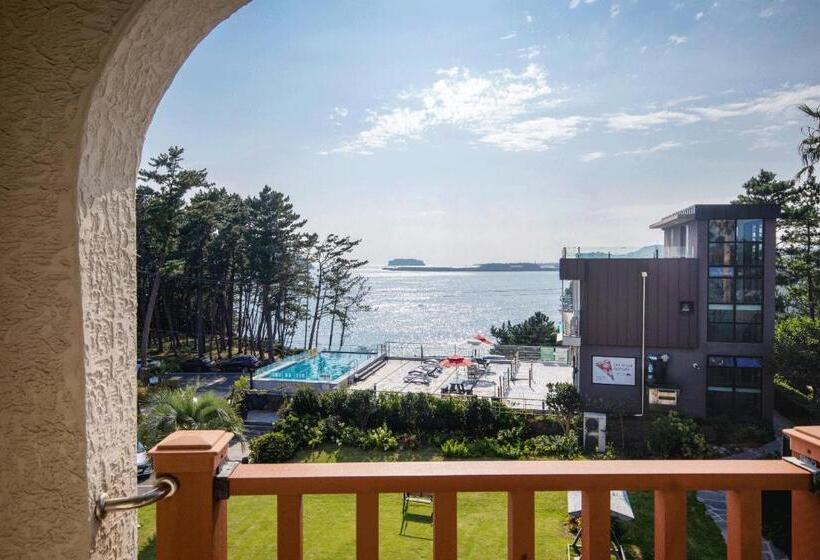 Номер Deluxe, The Bay Jeju Resort