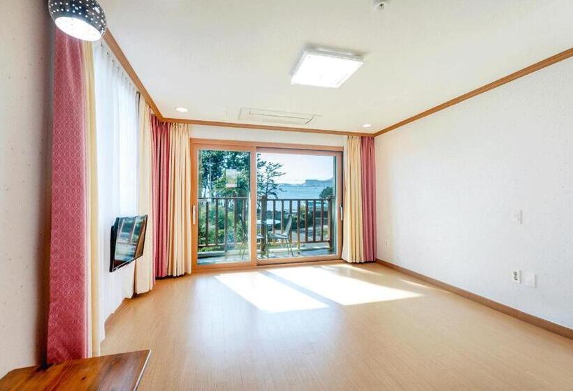 Номер Deluxe, The Bay Jeju Resort