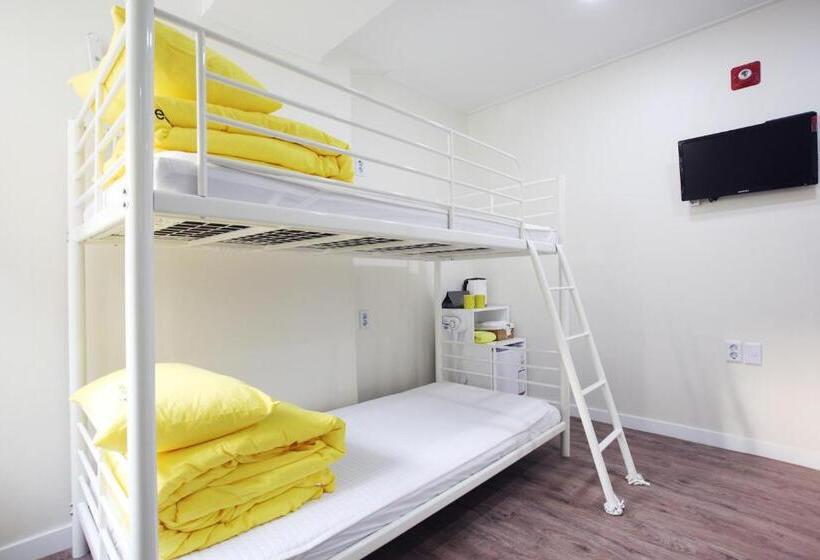 经济房, 24 Guesthouse Myeongdong Avenue