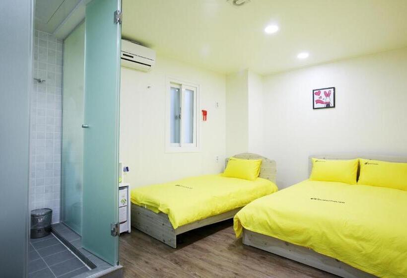 标准三人间, 24 Guesthouse Myeongdong Avenue