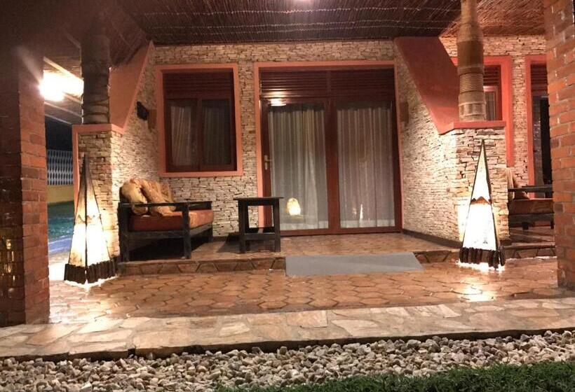 اتاق لوکس, Inside Afrika Boutique