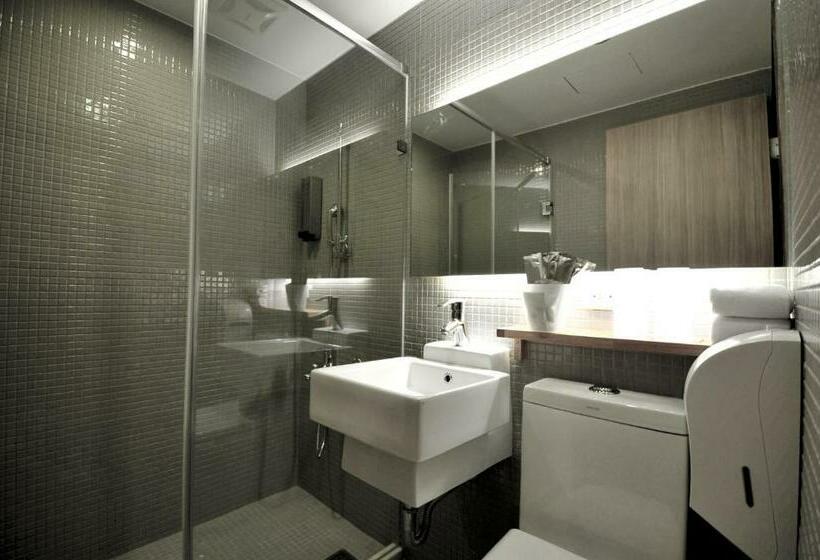اتاق استاندارد یک نفره, The Riverside Hotel International