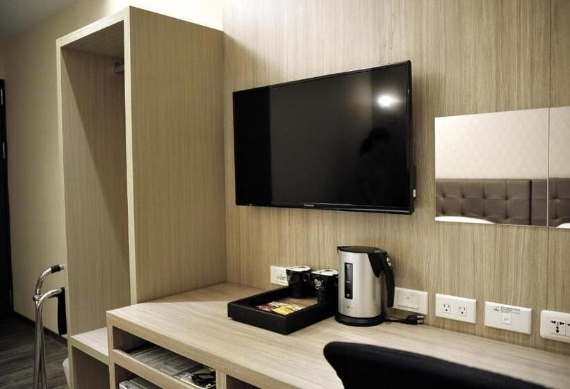 اتاق استاندارد, The Riverside Hotel International