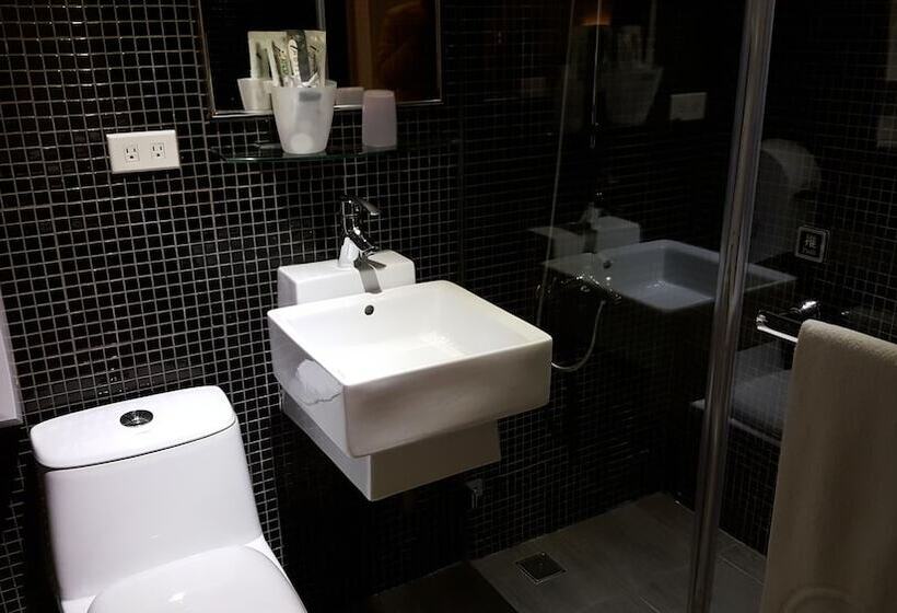 اتاق استاندارد یک نفره, The Riverside Hotel International