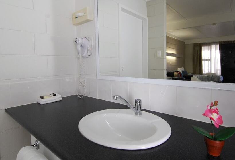 Семейный Номер, Mayfair Motel
