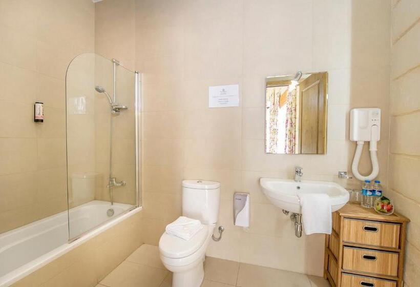 سوییت لوکس, Point De Vue Guesthouse