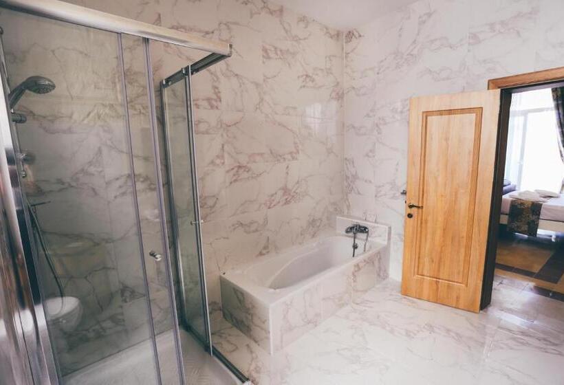 سوییت لوکس, Point De Vue Guesthouse