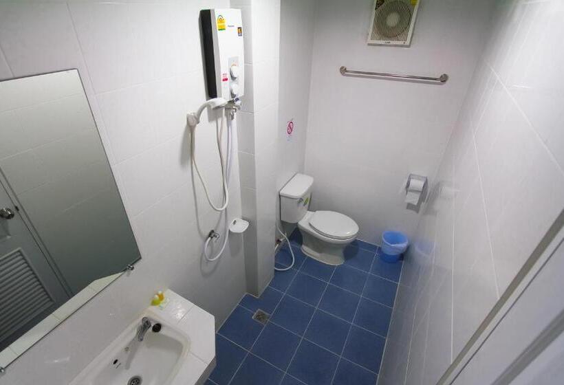 חדר אקונומי, Walking Street Guest House