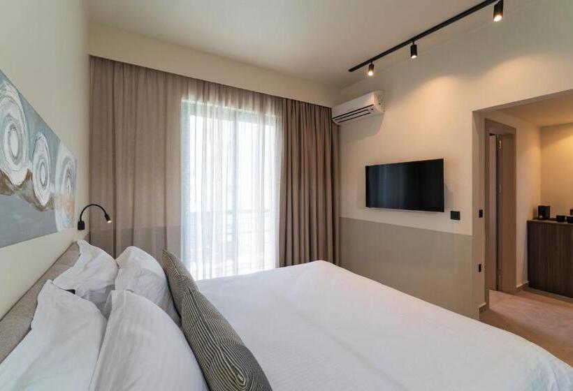 Полулюкс с Балконом, Mariette Rhodes Urban Suites