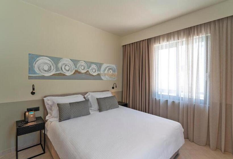 Полулюкс с Балконом, Mariette Rhodes Urban Suites