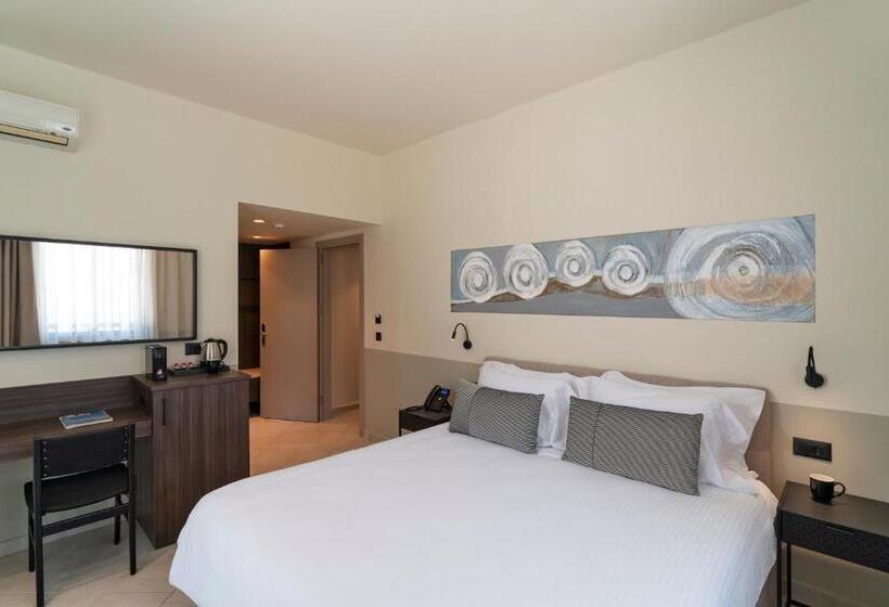 Полулюкс с Балконом, Mariette Rhodes Urban Suites