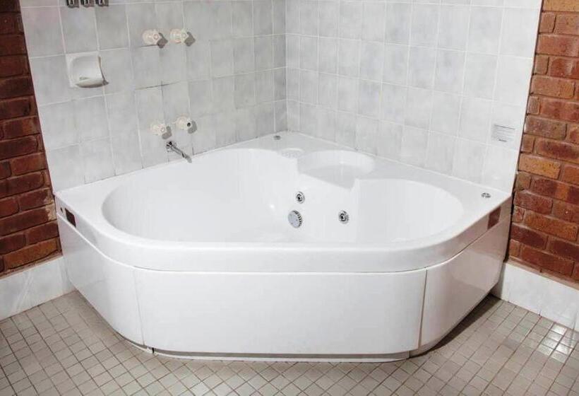 سوئیت با وان آب گرم, Fountain Court Motor Inn Albury