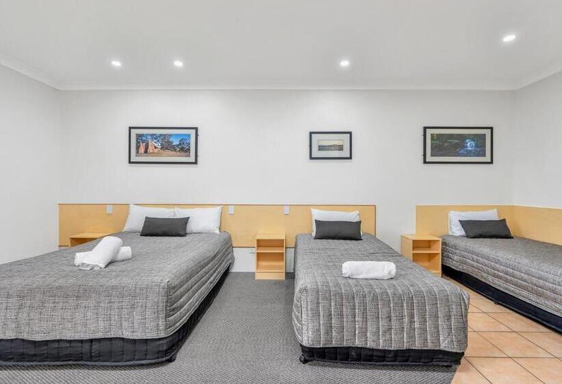 Семейный Номер, Midlander Motor Inn
