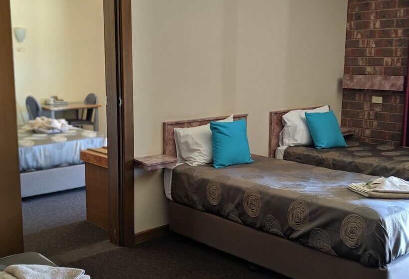 Номер Стандарт, The Argent Motel