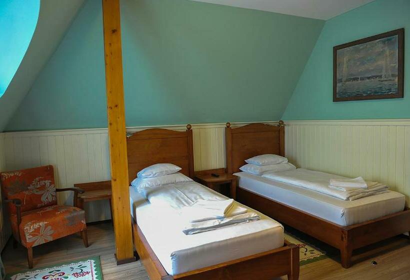 Номер Стандарт, Piroska Villa