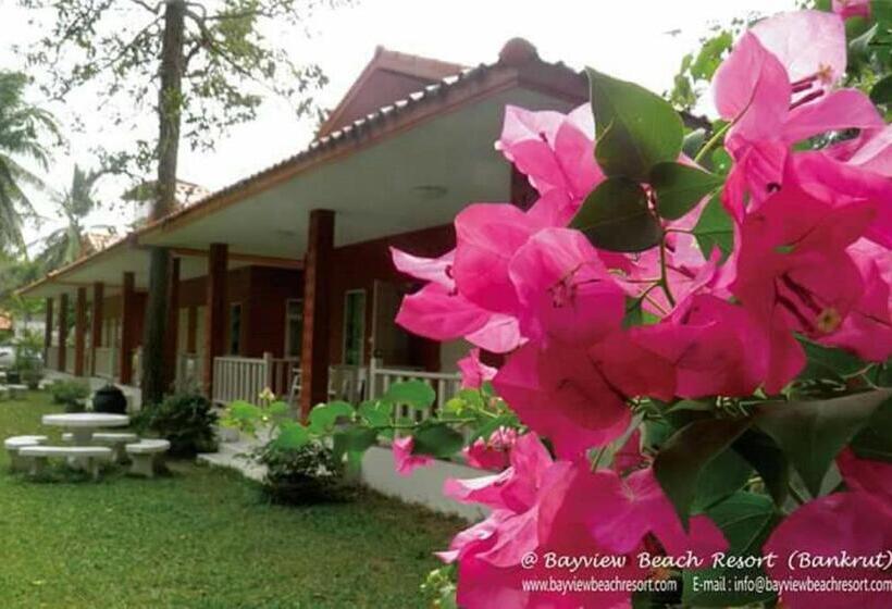 Семейный Номер Вид на Сад, Bayview Beach Resort