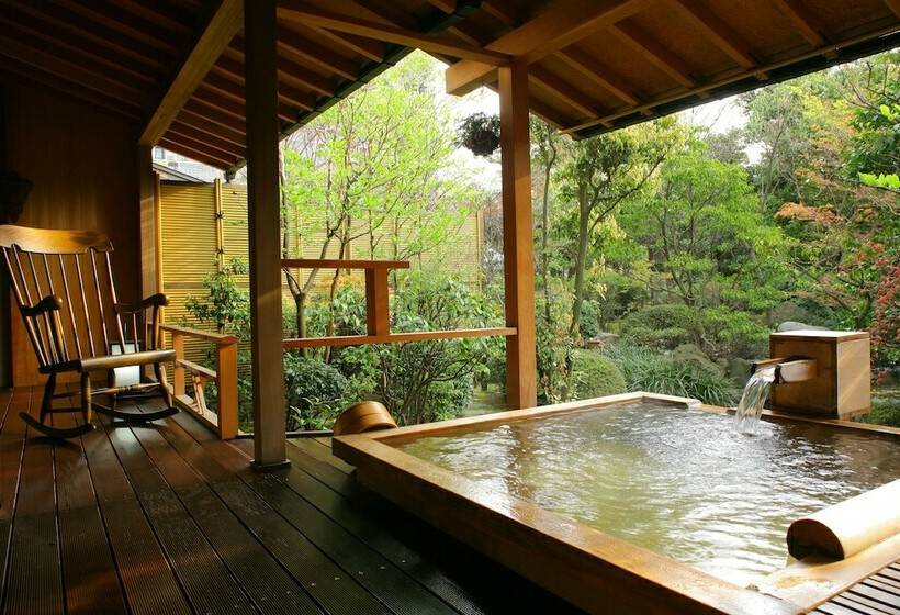 标准间, Grandia Housen