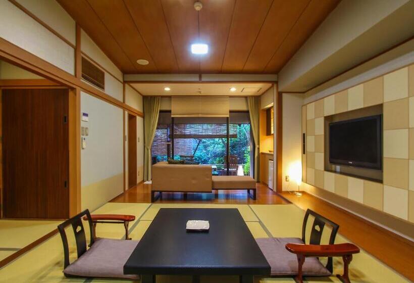 四人标准间, Grandia Housen