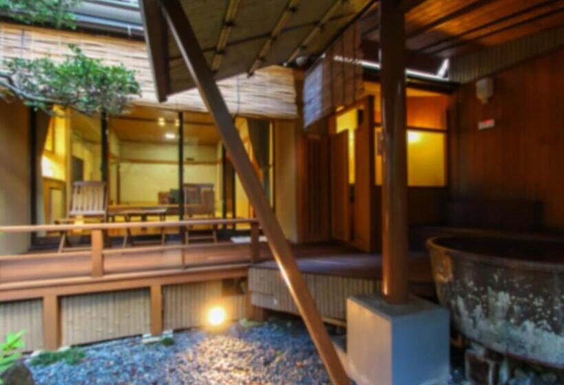 四人标准间, Grandia Housen