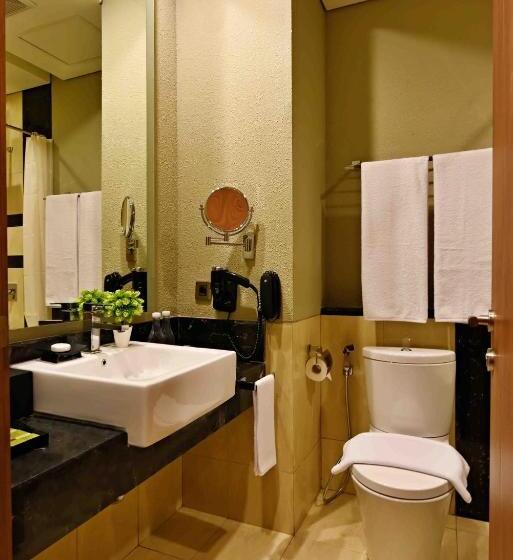 Номер Стандарт Двуспальная Кровать, Holiday Inn Cikarang Jababeka, An Ihg