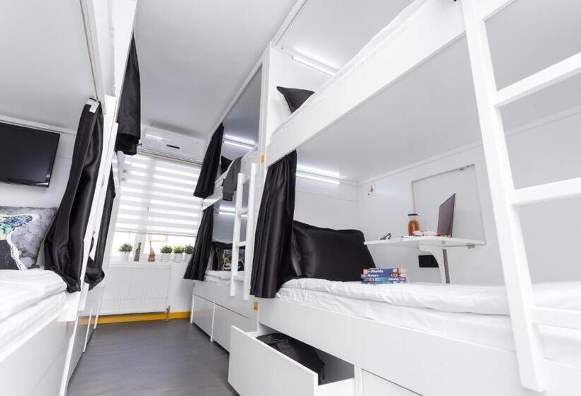공동 객실, Inn 14 Hostel