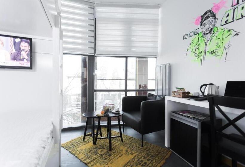 공동 객실, Inn 14 Hostel