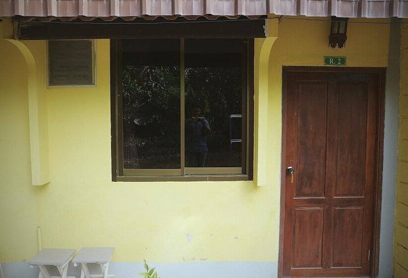 Quarto Basic, Marina Hut Guest House