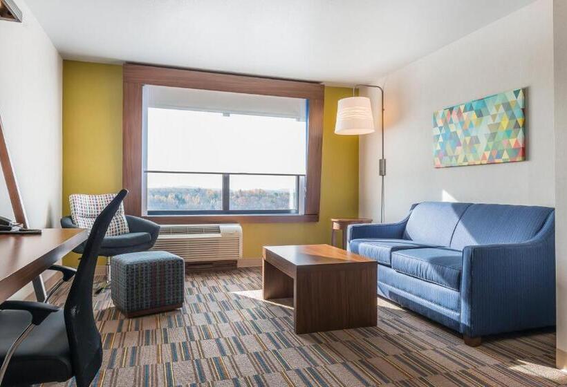 스위트, Holiday Inn Express & Suites Clarion, An Ihg