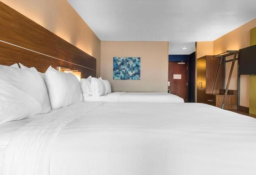 장애인을 위한 스탠다드 룸, Holiday Inn Express & Suites Clarion, An Ihg