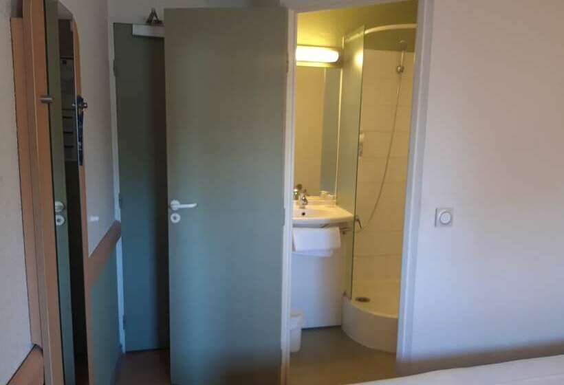 Номер Стандарт Трехместный, Ibis Budget Versailles Chateau Saint Cyr L Ecole