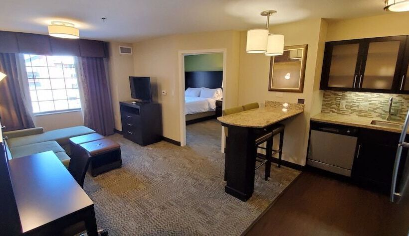 Люкс Адаптированный для Инвалидов, Staybridge Suites Eau Claire   Altoona, An Ihg