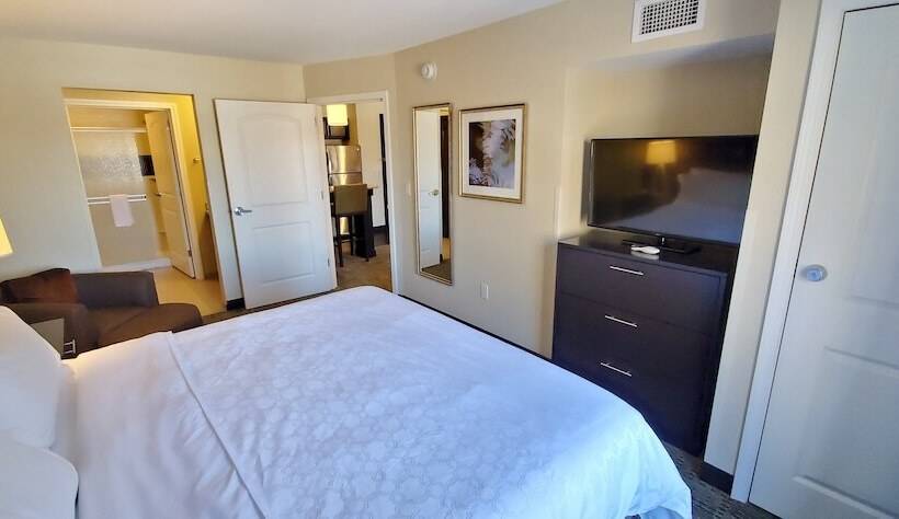 Люкс 2 Спальни, Staybridge Suites Eau Claire   Altoona, An Ihg