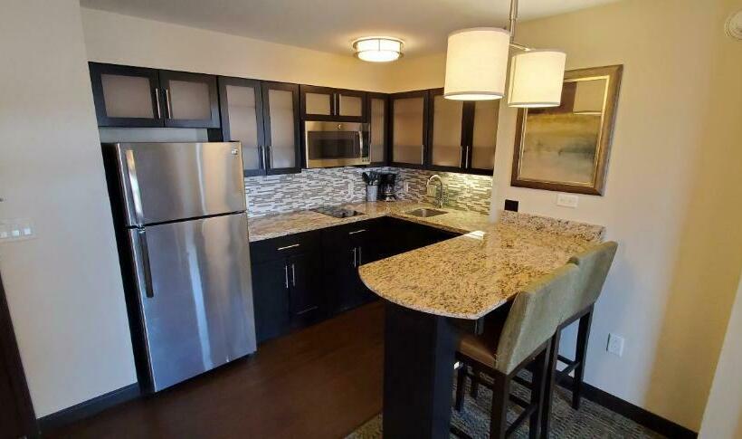 Люкс Кровать Кинг, Staybridge Suites Eau Claire   Altoona, An Ihg