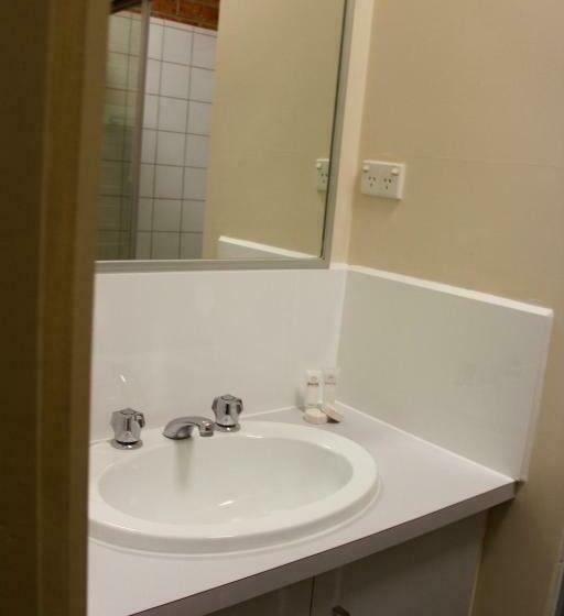 Семейный Номер, Cranbourne Motor Inn