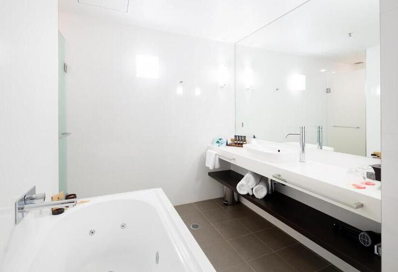 Апартаменты Deluxe 1 Спальня, East Hotel And Apartments
