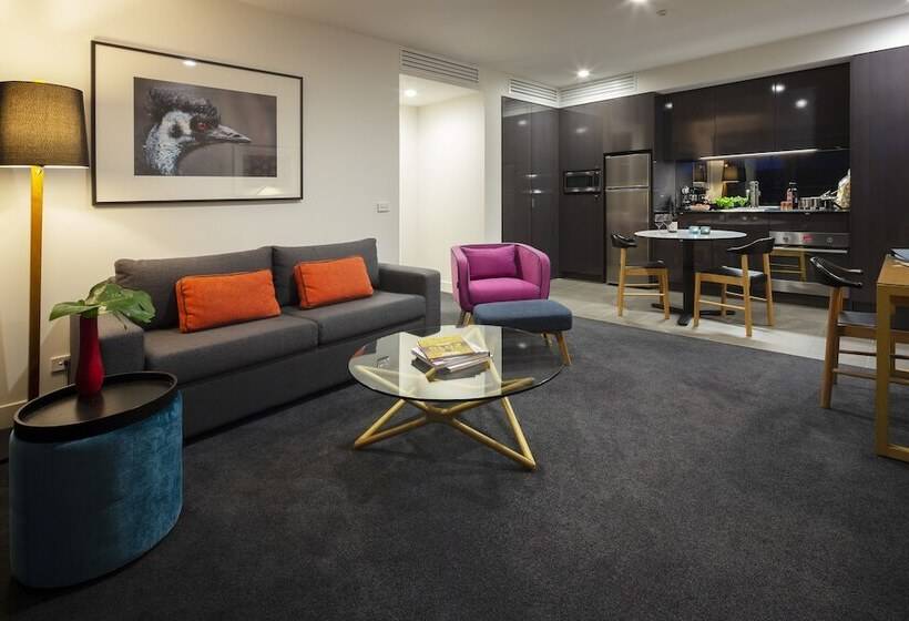 Апартаменты Deluxe 1 Спальня, East Hotel And Apartments
