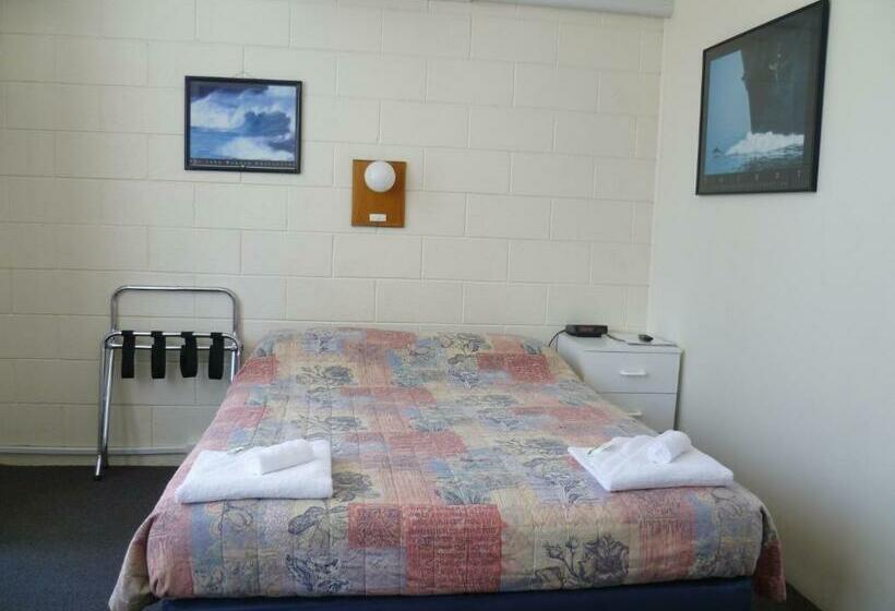 スタンダードトリプルルーム, Norfolk Motor Inn