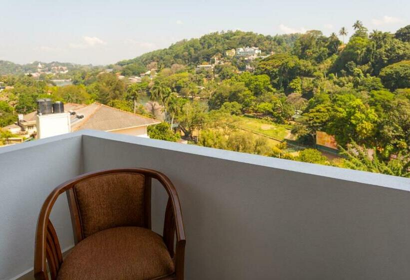 Quarto Deluxe com Sacada, Yo Kandy
