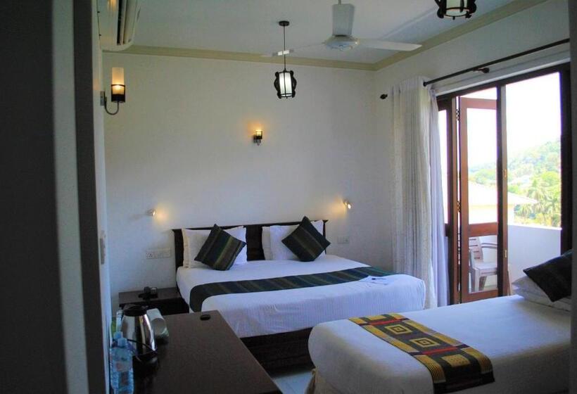 Quarto Triplo Deluxe, Yo Kandy