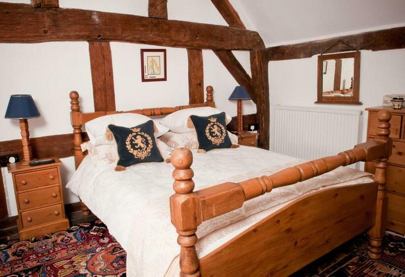 Номер Стандарт, Walford Court