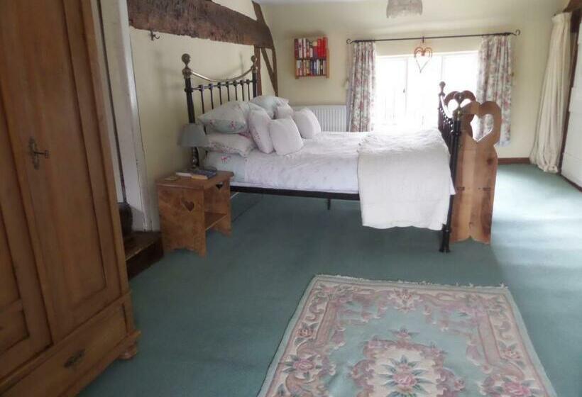 Люкс, Walford Court